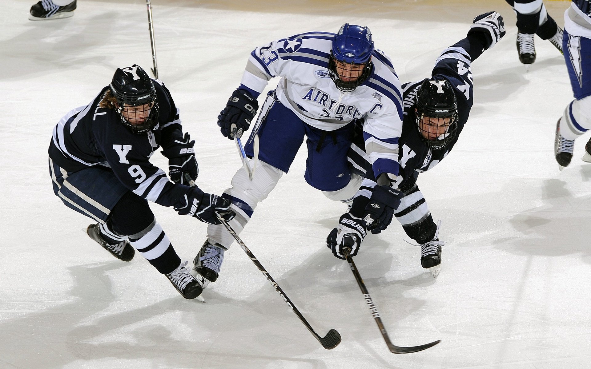 奋斗的青春让中国篮球闪耀，奋斗让青春闪光