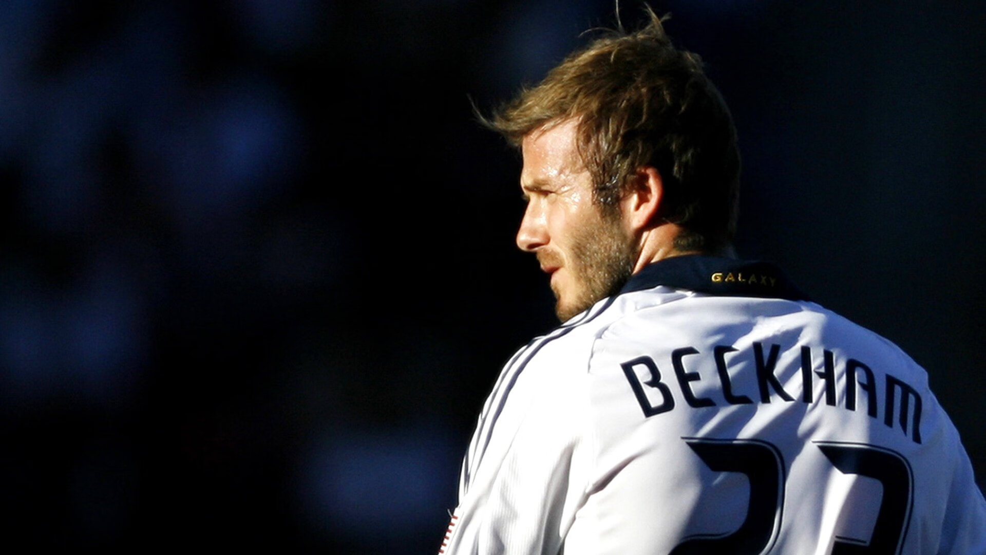 球队新援首次亮相表现出色，球队引援